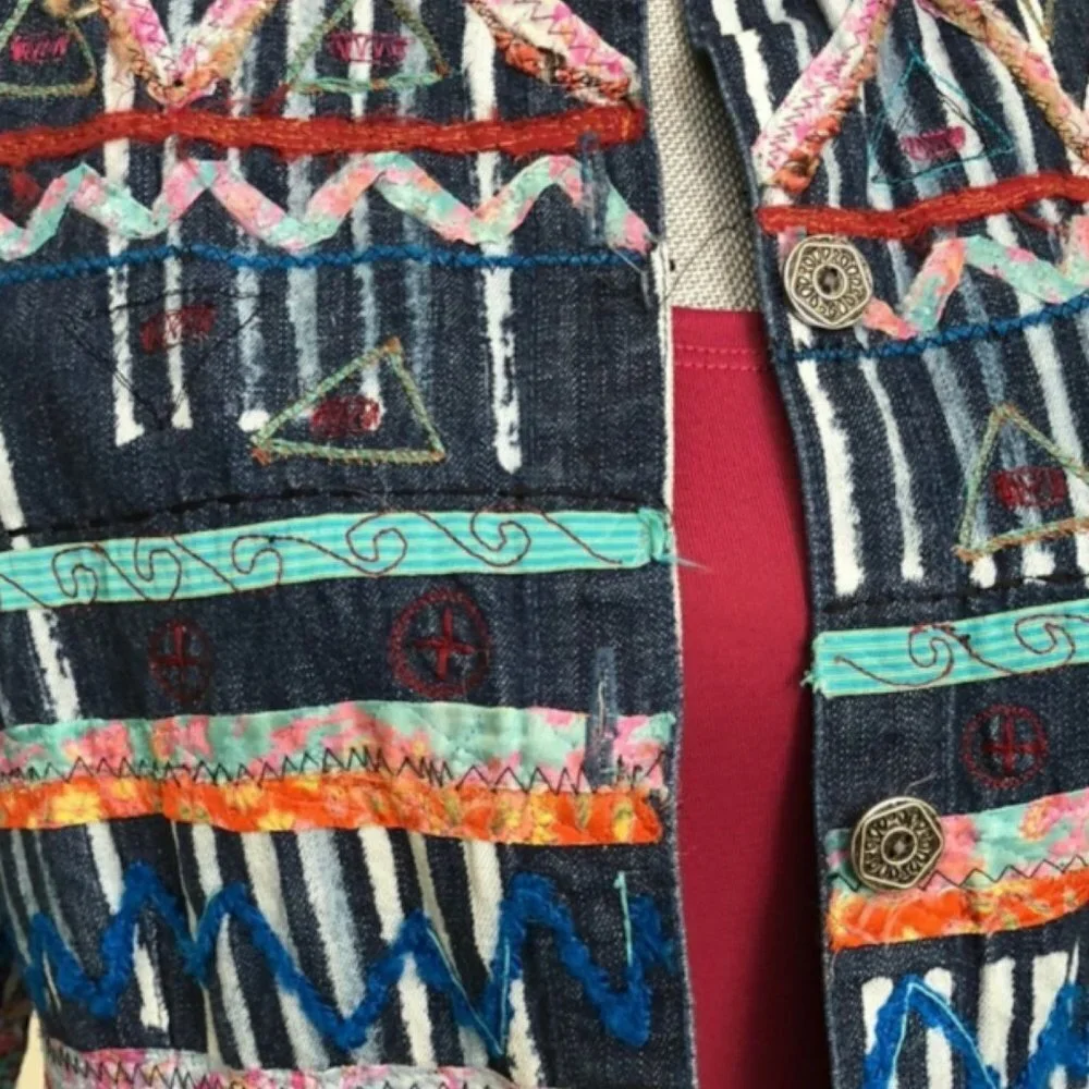 CHICO’S “SCRAP ART FABRIC” JEAN JACKET - Picture 3 of 9